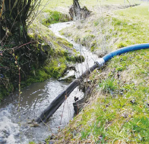 水害現場の泥水の排水